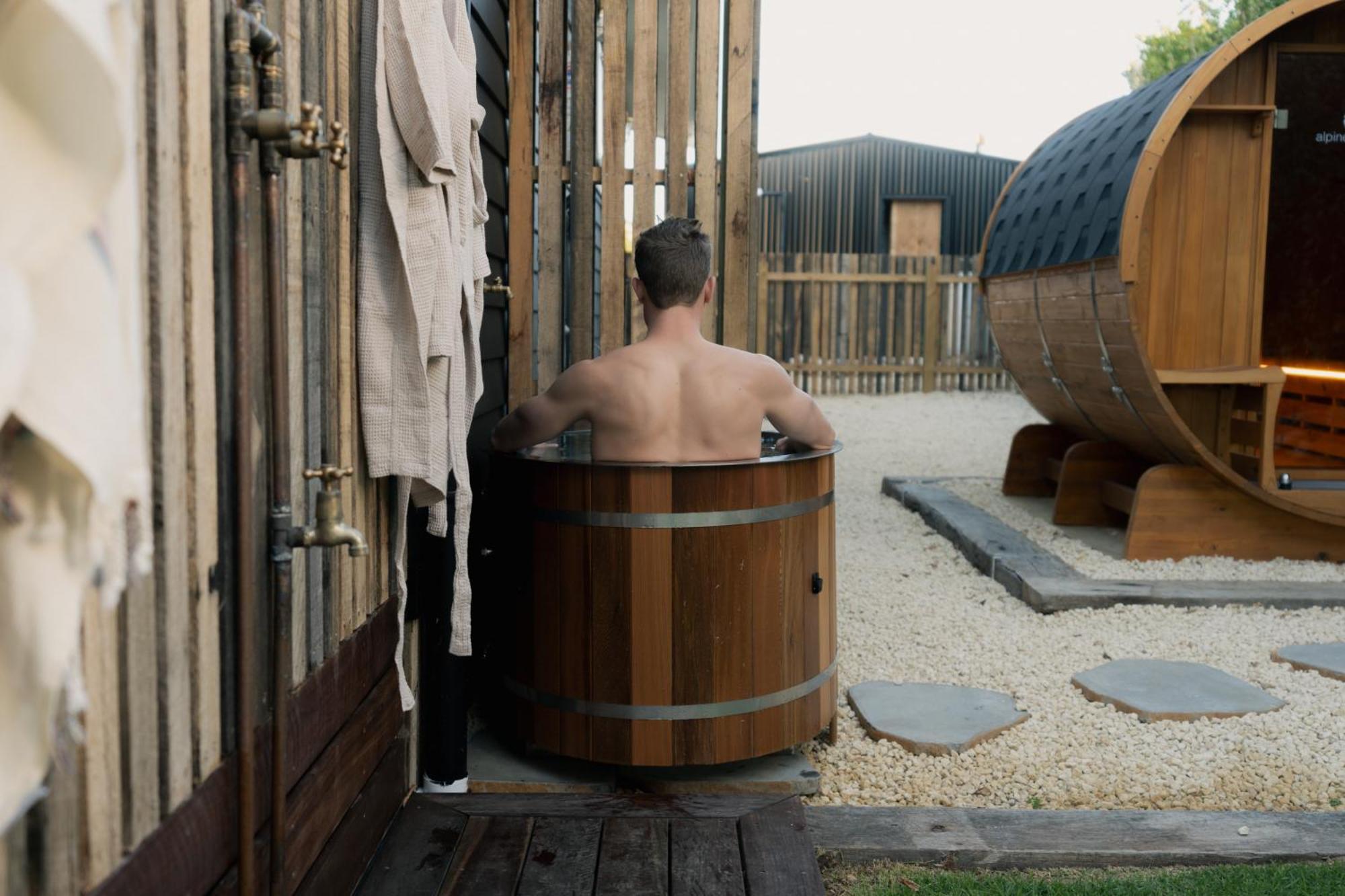 The Woodshed Hot Stone Sauna & Ice Bath * Robe